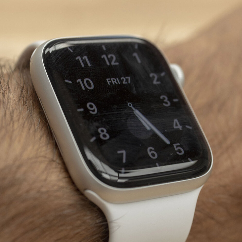 يتم تعتيمه بقية الوقت ، عقرب الثواني لا يتحرك ، ولكنه لا يزال قيد التشغيل - مراجعة Apple Watch Series 5 