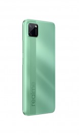 Realme C11 باللون الرمادي والأخضر