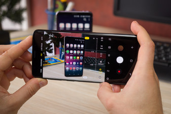 تستخدم كاميرا Galaxy S9 F2.4 في ظروف الإضاءة الجيدة لتحسين الحدة - Samsung Galaxy S9 + vs LG V30