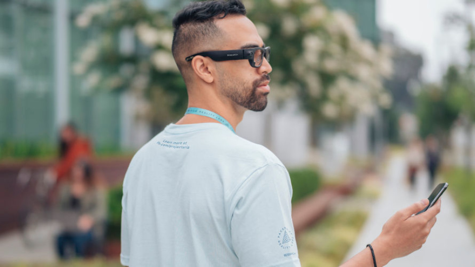 الفيس بوك تكشف عن نموذج لنظارة الواقع المعزز في مشروع Aria