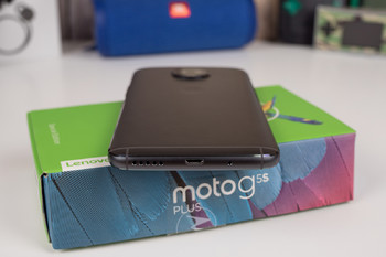 منفذ USB الصغير في الأسفل - مراجعة Moto G5S Plus