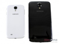 Galaxy S4 (يسار) ، Galaxy Mega 6.3 (في الوسط) ، Galaxy Note II (يمين)