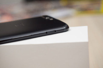 مفتاح منزلق OnePlus 5 - ون بلس 5 مقابل LG G6