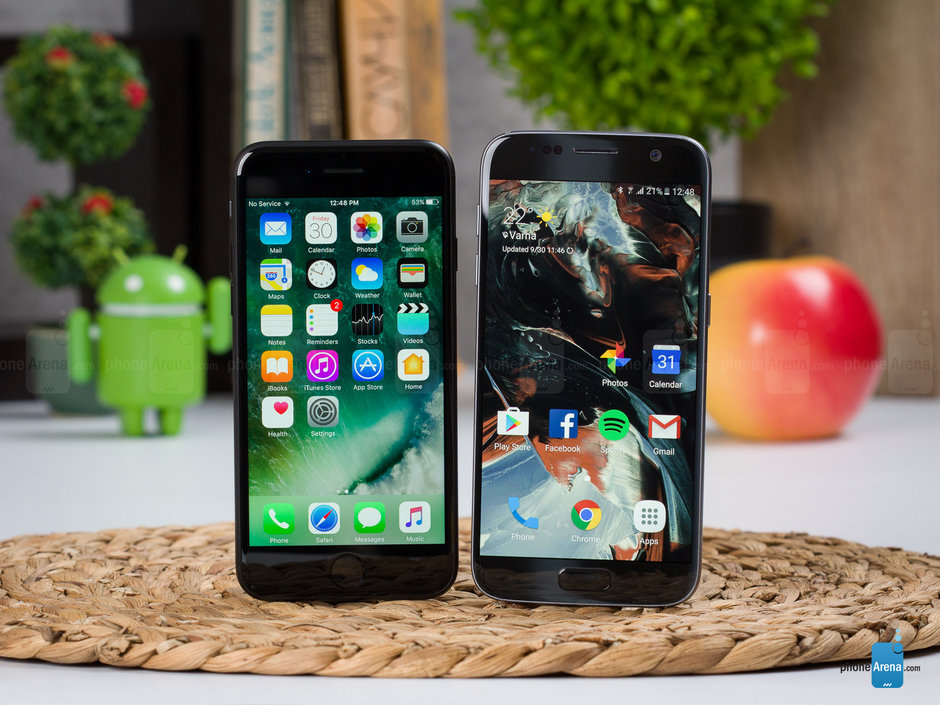 Apple-iPhone-7-vs-Samsung-Galaxy-S7003.jpg