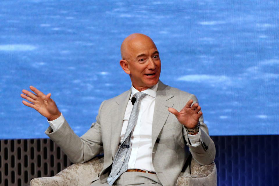 Jeff Bezos يتنحى عن منصبة كرئيس تنفيذي لشركة Amazon