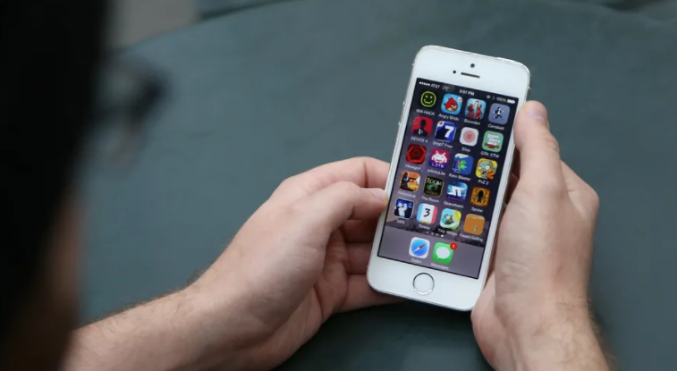 كيفية حجب التطبيقات من الشاشة الرئيسية لهاتف الأيفون في iOS 14!