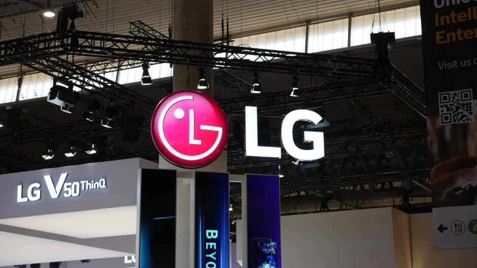 LG تُعلن عن طلاء شاشة قابل للطي بنفس متانة الزجاج ليقلل من التجعد