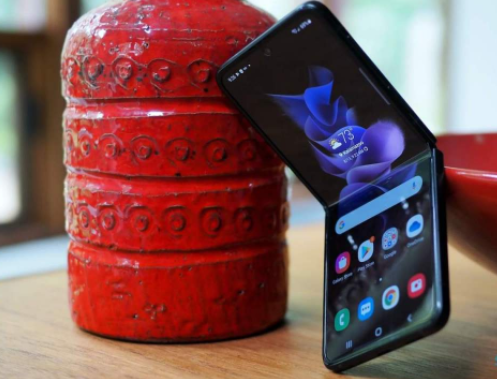سامسونج لديها أهداف إنتاجية طموحة مع هاتفي Galaxy Z Fold 4 و Z Flip 4