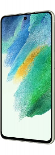 Samsung Galaxy S21 FE باللون الزيتون