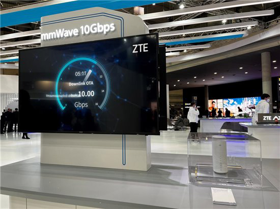 ZTE تكشف عن أول جهاز في العالم بتقنية Wi-Fi 7