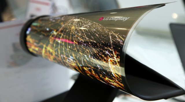 تقرير يؤكد تطوير LG لشاشات OLED قابلة للطي لأجهزة HP وابل