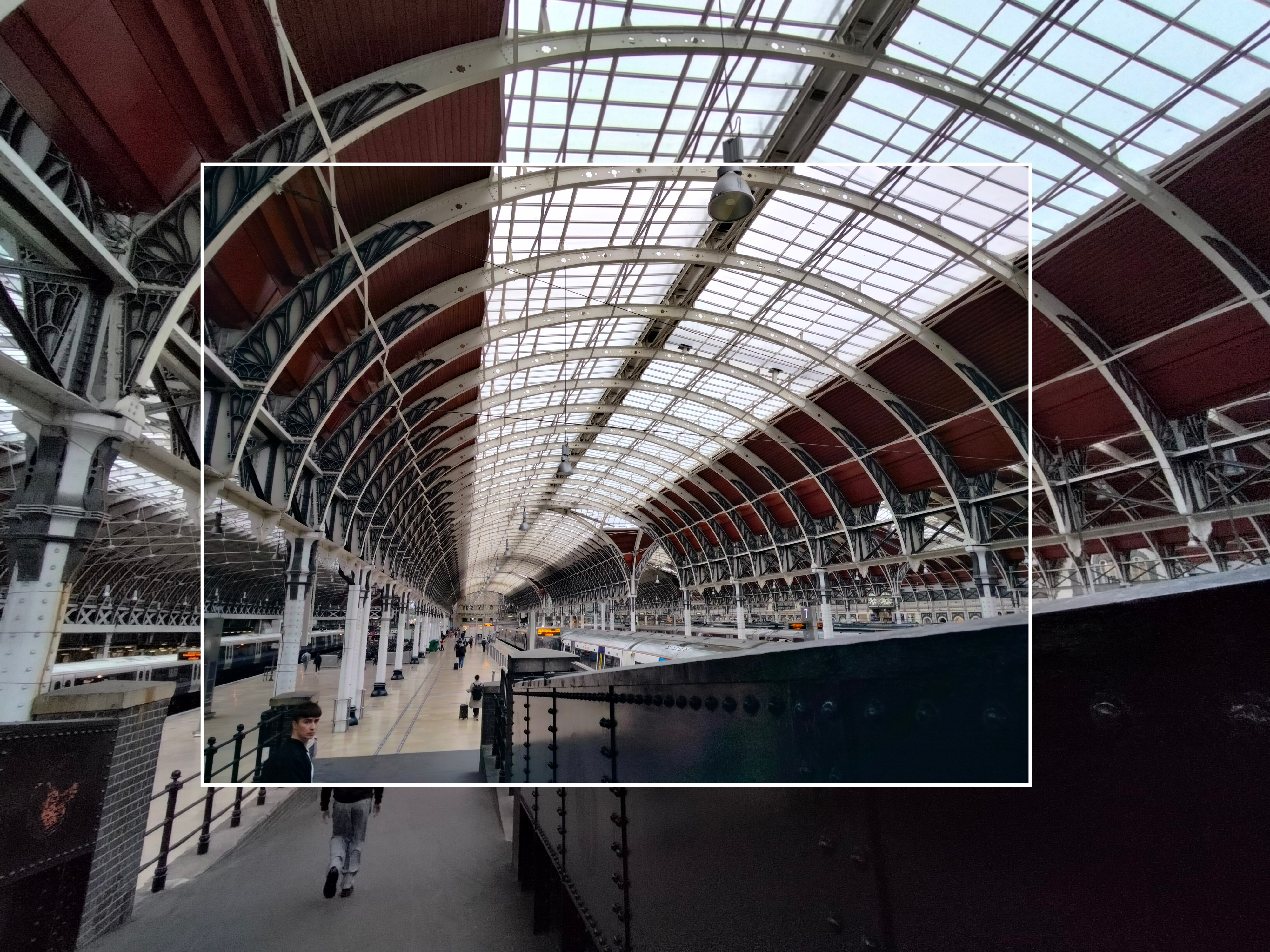 رسم توضيحي لزوايا الرؤية الواسعة والواسعة للغاية لكاميرا Realme 9