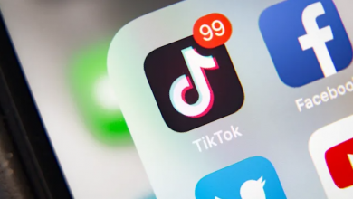 مفوض لجنة الاتصالات الفدرالية يحث جوجل وأبل على حظر TikTok