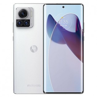 Motorola X30 Pro باللونين الأبيض والأسود