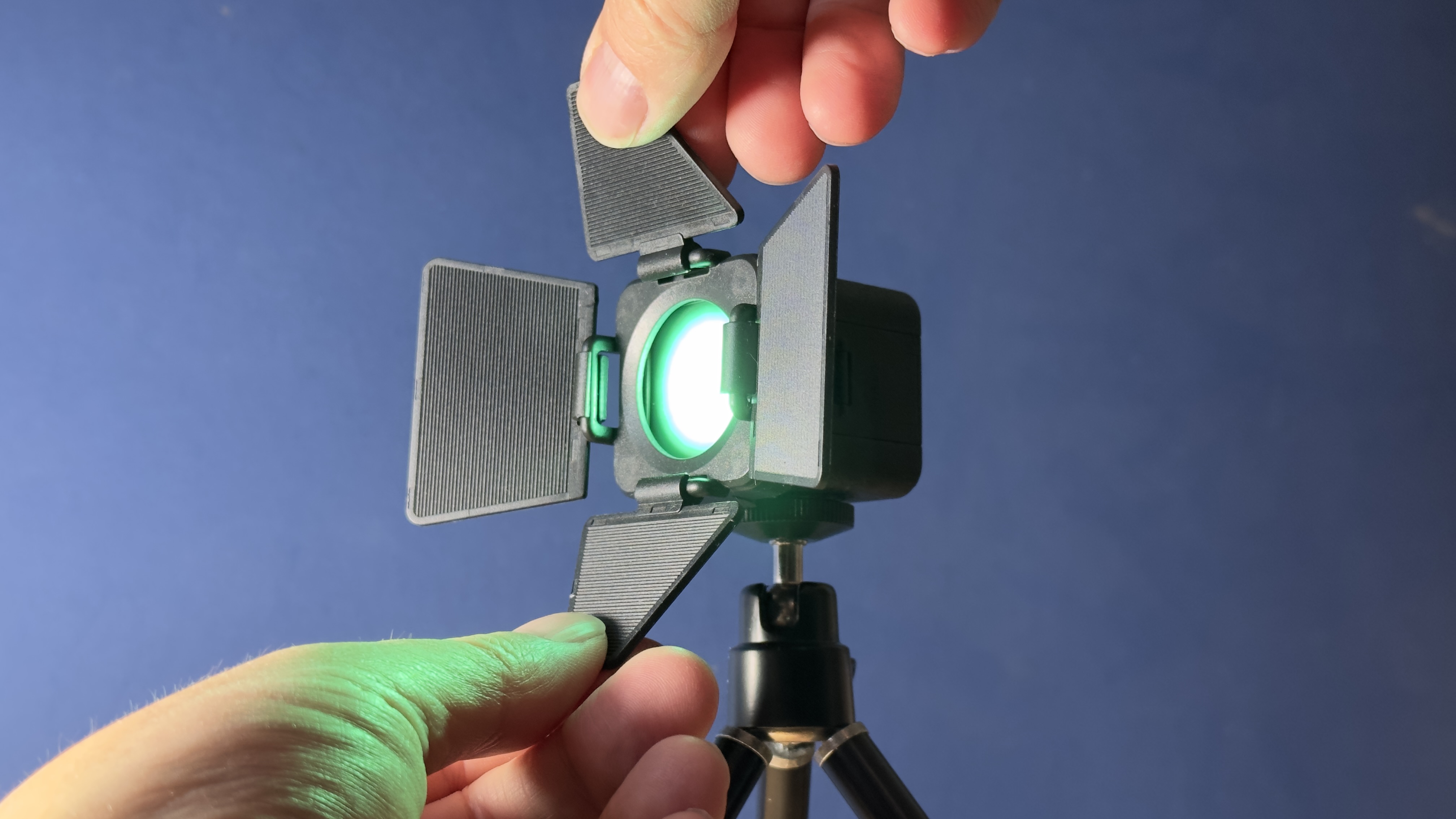 طقم إضاءة فيديو LED صغير من SmallRig RM01