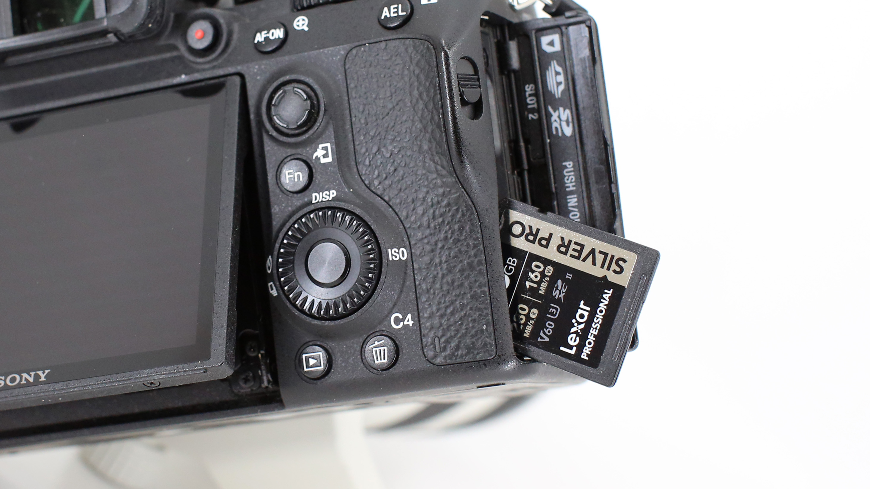 بطاقة Lexar Silver Pro SD في الكاميرا