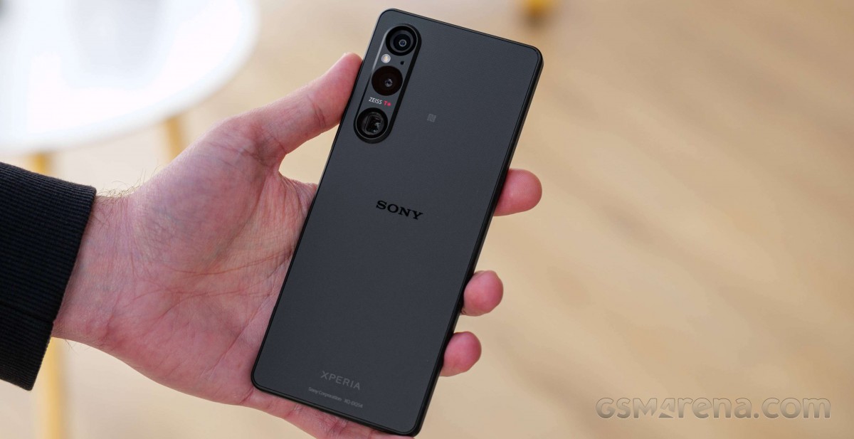 يحصل هاتف Sony Xperia 1 V على نظام Android 14 مع Video Creator ووضع Bokeh المحسّن