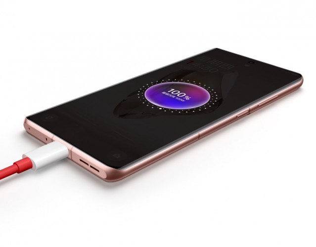 يتميز OnePlus Ace 3 ببطارية تبلغ سعتها 5500 مللي أمبير في الساعة وشحن سريع SuperVOOC بقوة 100 واط