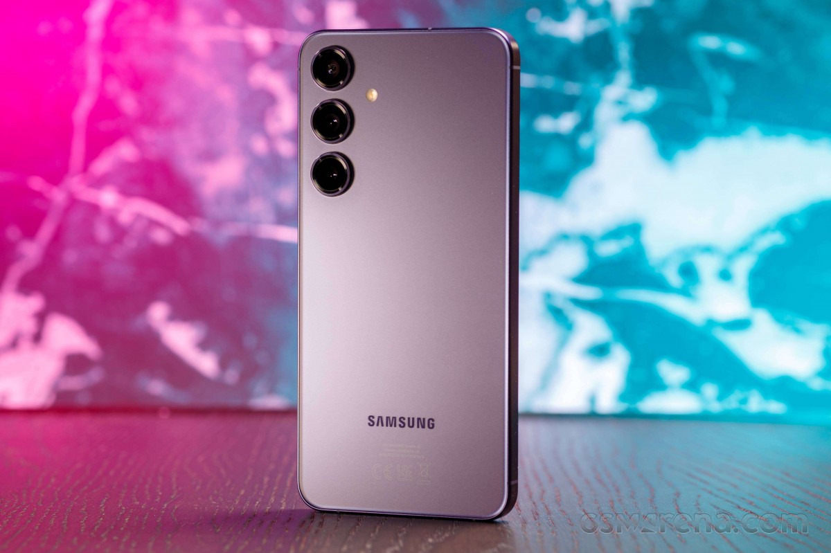 Samsung Galaxy S24+ قيد المراجعة