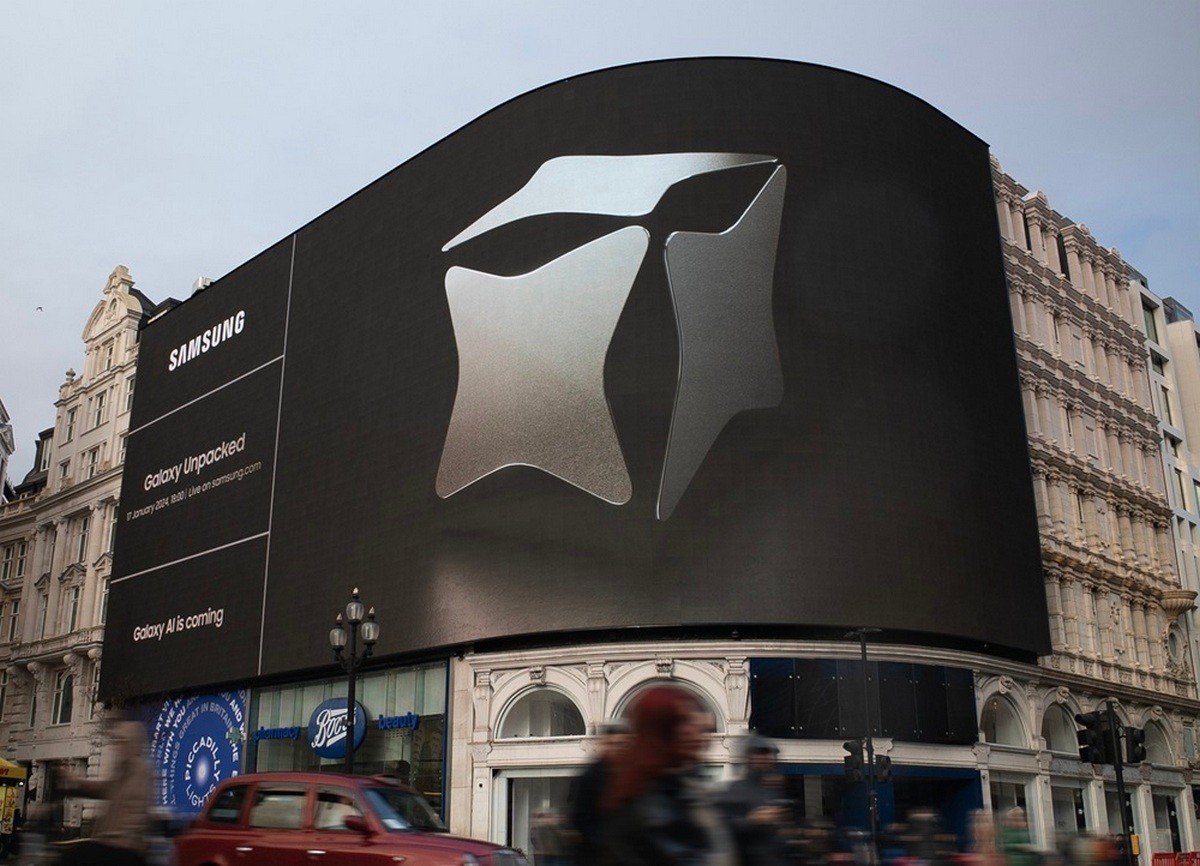 إعلان تشويقي لهاتف Samsung Galaxy AI في لندن
