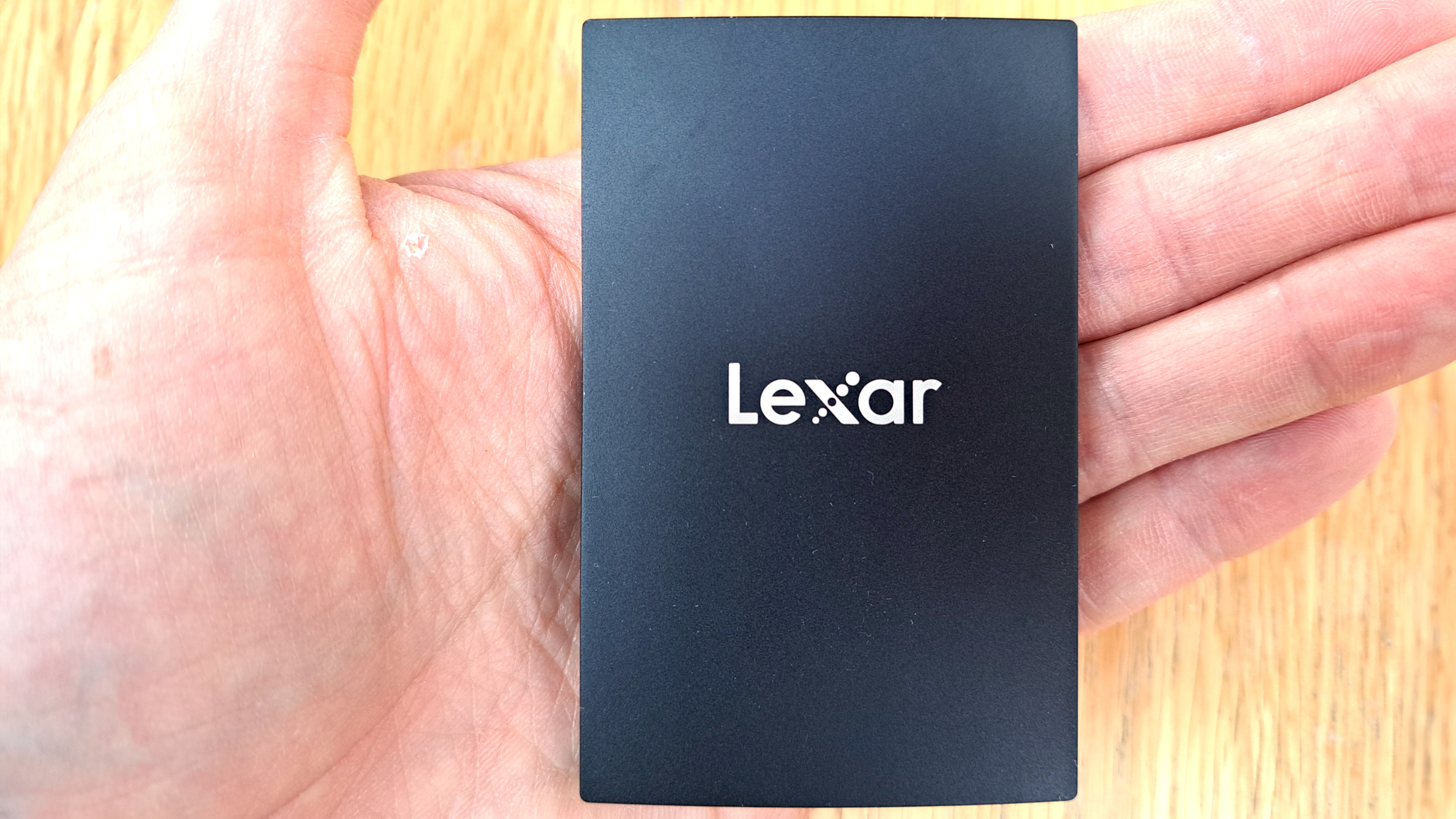 قرص SSD محمول من نوع Lexar SL500